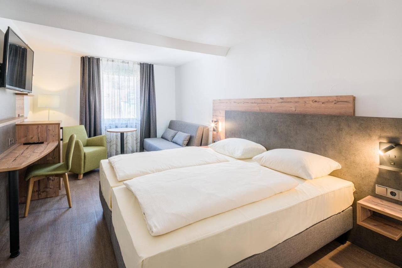 Hotel Cafe Adler 24H Self Check In تيبرغ المظهر الخارجي الصورة